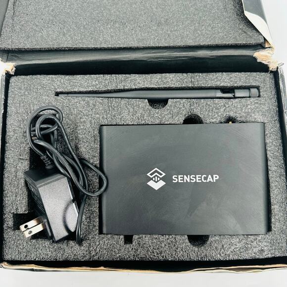 SenseCAP M1 LoRaWAN Indoor Gateway M1-4915B Open Box/New cords antenna - Picture 1 of 10
